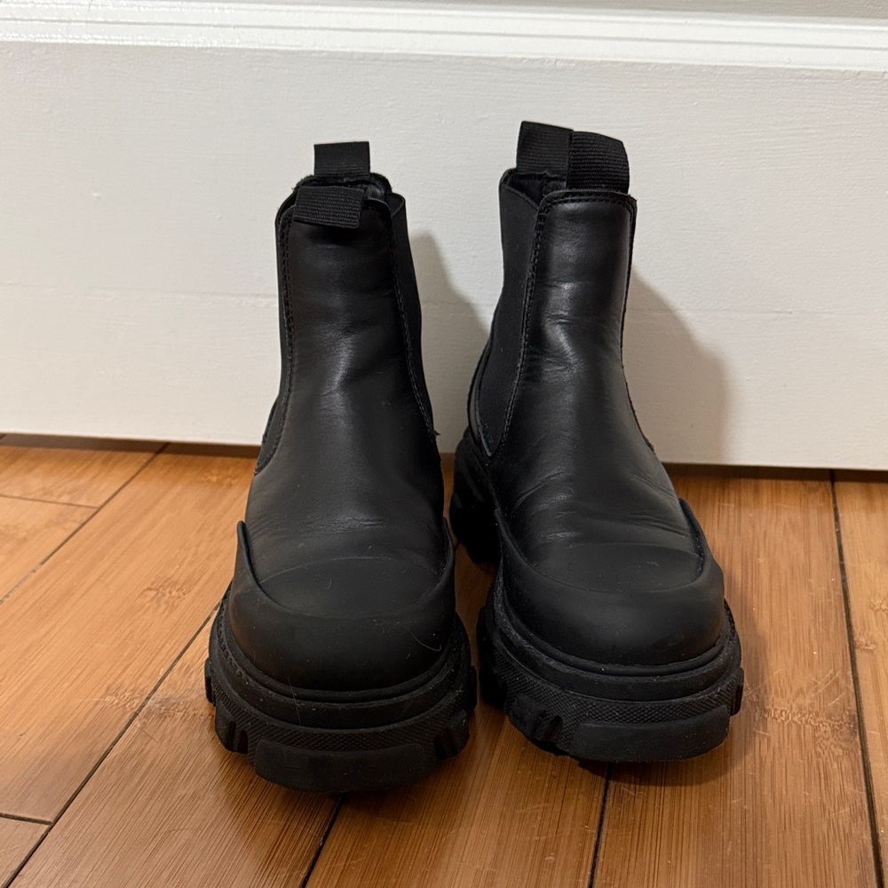 Ganni Cleated Low Chelsea Black Boots - Picture 2 of 7